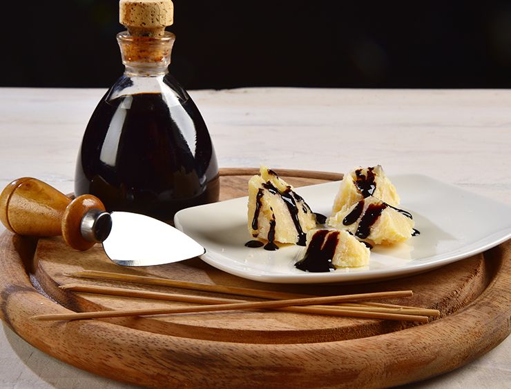 Parmigiano Reggiano con Aceto Balsamico Tradizionale di Modena